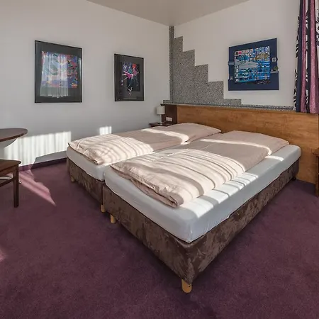 호텔 브레슬라우 호프 암 돔 3*