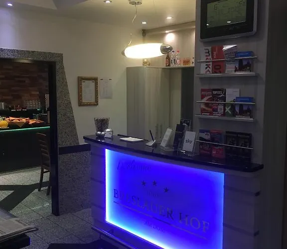 بريسلاوير هوف أم دوم فندق 3*