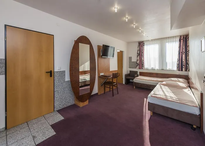 بريسلاوير هوف أم دوم 3*