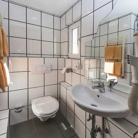 Hotell Breslauer Hof Am Dom